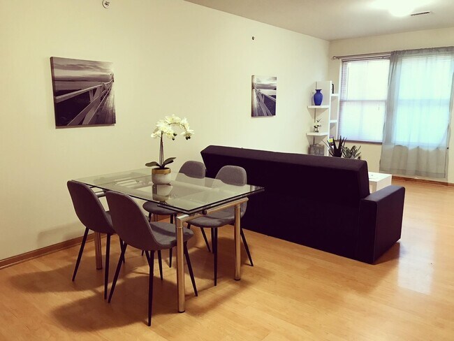 Foto del edificio - 322 N Henry St