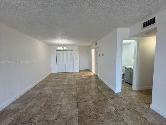 Foto del edificio - 6970 NW 186th St