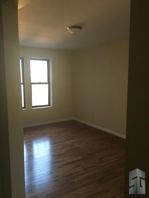 Building Photo - 1745 Eastburn Ave