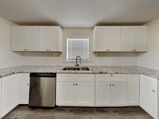 Foto del edificio - 5708 Kilpatrick Ave