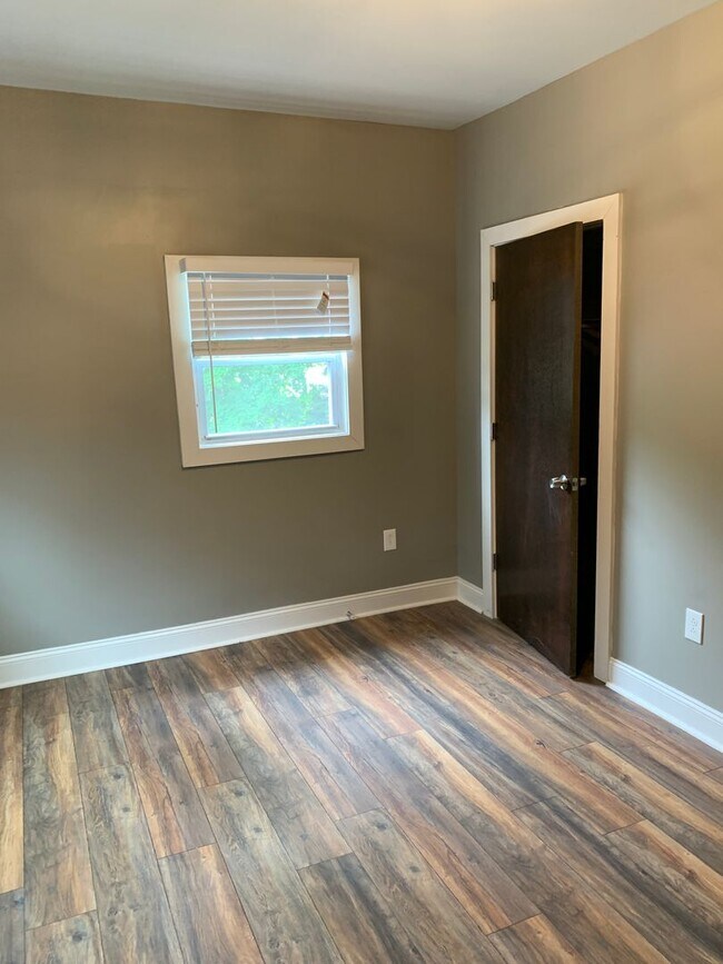 Building Photo - 544 N Sheridan Ave