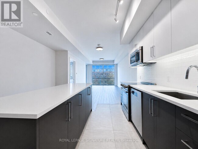 Photo du bâtiment - 664 Spadina Ave.