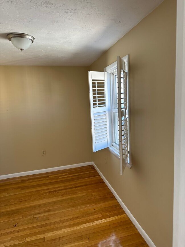 Foto del edificio - Nicely renovated pet friendly 2 bed in South Boston!