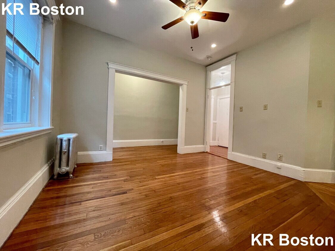Building Photo - 108 Hemenway St