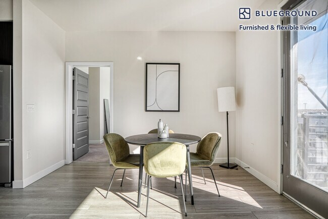 Foto del edificio - 2401 Blake St