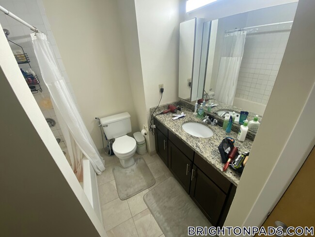 Foto del edificio - 146 N Beacon St