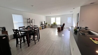 Building Photo - 2722 Winterfell St