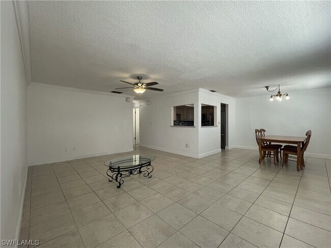 Foto del edificio - 6777 Winkler Rd