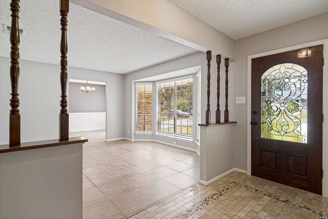 Building Photo - 313 Sagecrest Dr