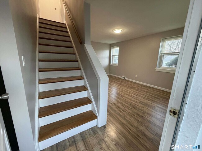 Foto del edificio - 27 New Hampshire Dr