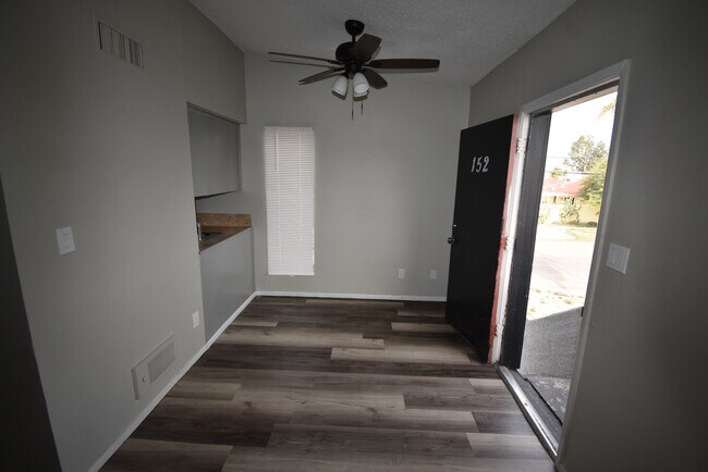 Foto del edificio - 152 E 21st St