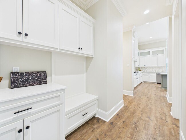 Foto del edificio - Stunning New Construction 4 Bed 3.5 Bath- ...