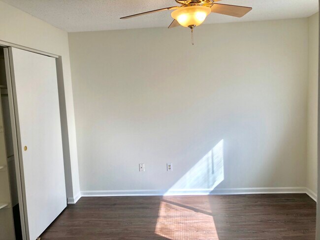 Building Photo - 1617 Carriage House Terrace