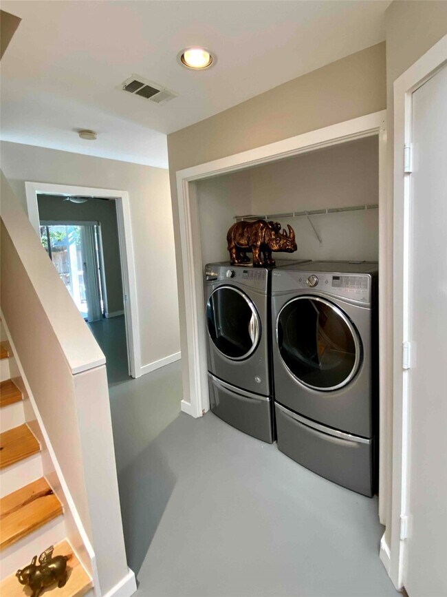 Foto del edificio - 823 Robin St