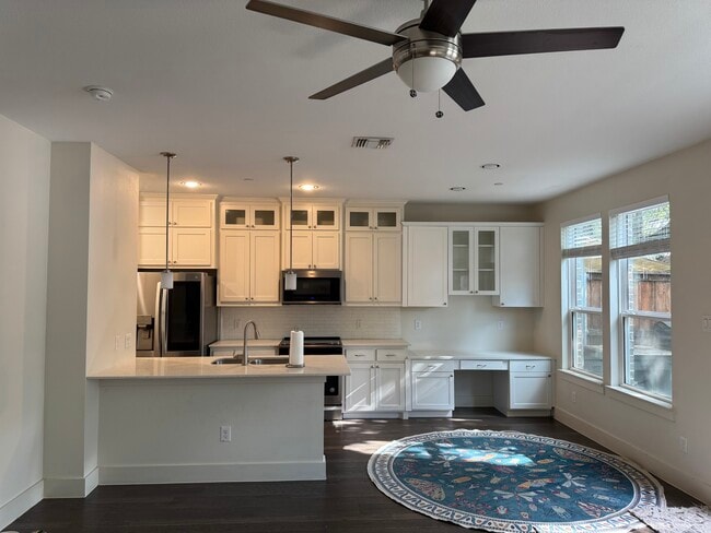 Foto del edificio - 2129 Lovedale Ave