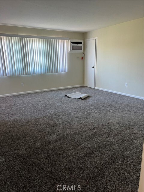 Foto del edificio - 3032 E 5th St