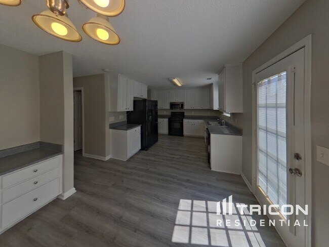 Foto del edificio - 5753 Village Loop
