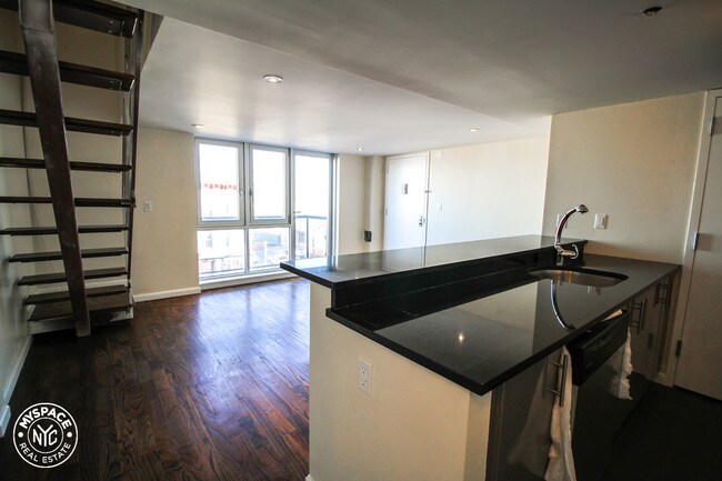 Foto del edificio - 299 McGuinness Blvd