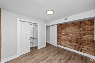 Building Photo - 1220 N La Salle Dr