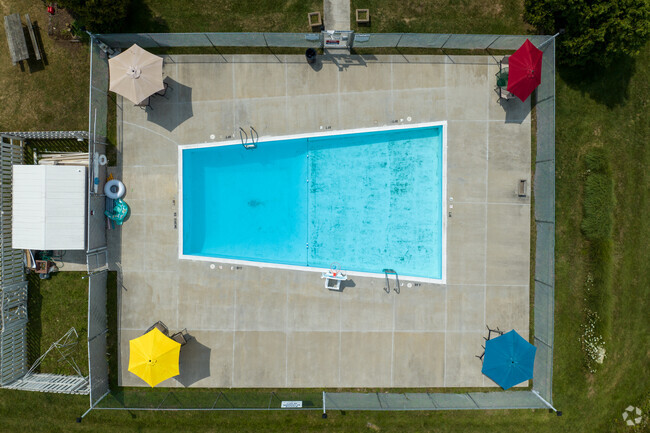 Piscina - Miami Valley Apartments in Miamisburg