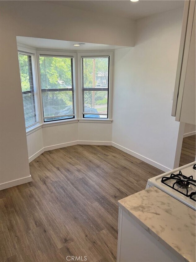Foto principal - 12660 Oxnard St