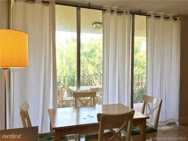 Building Photo - 2539 S Bayshore Dr