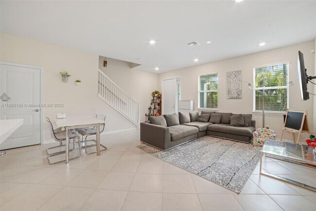 Foto del edificio - 4154 Greenway Dr