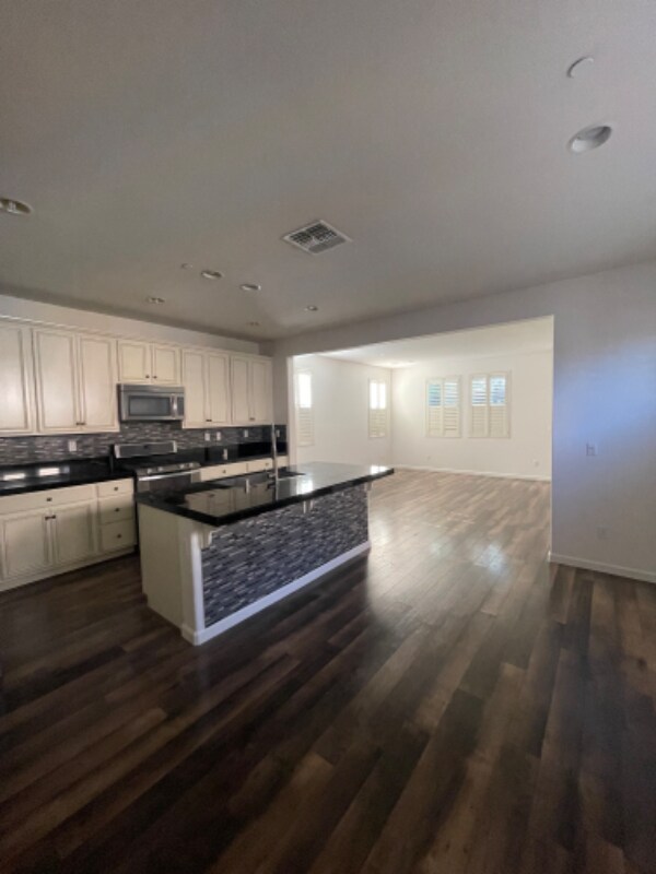 Building Photo - 518 Chaparral Loop