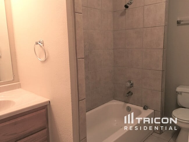 Building Photo - 5717 Indian Hill Dr