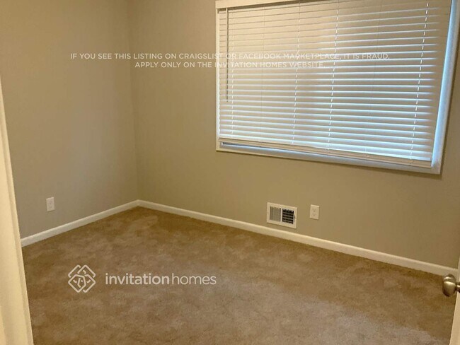 Building Photo - 3034 Woodrow Manor