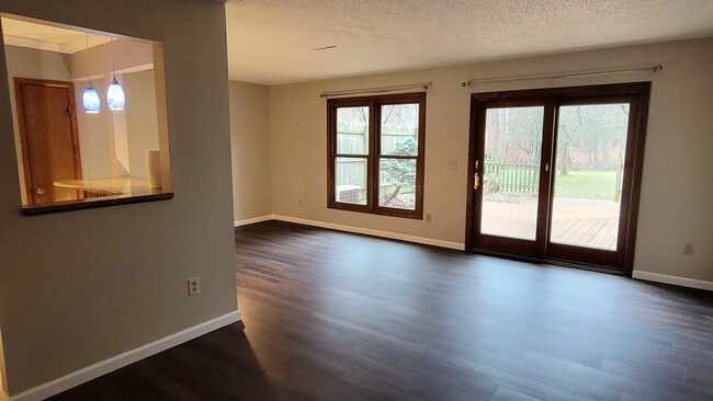 Building Photo - 248 Woodscape Dr