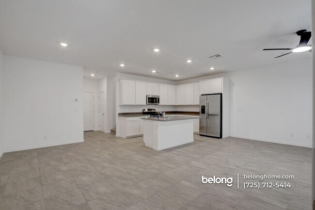 Foto del edificio - 1519 Layla Crossing Ave