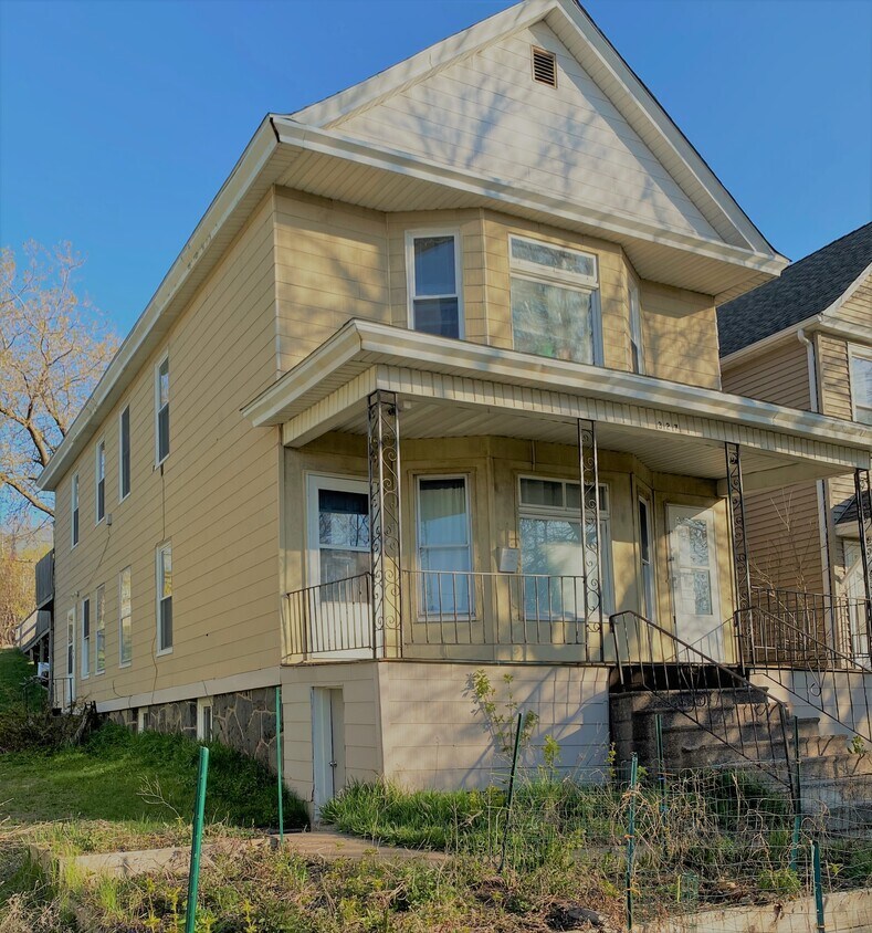 Primary Photo - 327 E 6th St