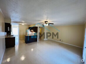 Building Photo - 62 W Elmwood Dr