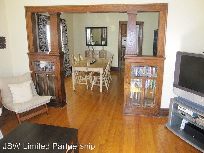 Building Photo - 307 N Paterson St