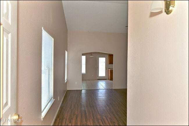 Building Photo - 4100 Tierra Venado Dr