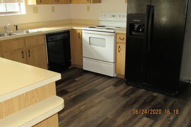 Building Photo - Newly renovated 3 bedroom 2 bath in Oaklan...