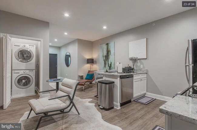 Building Photo - 3221 Noble St