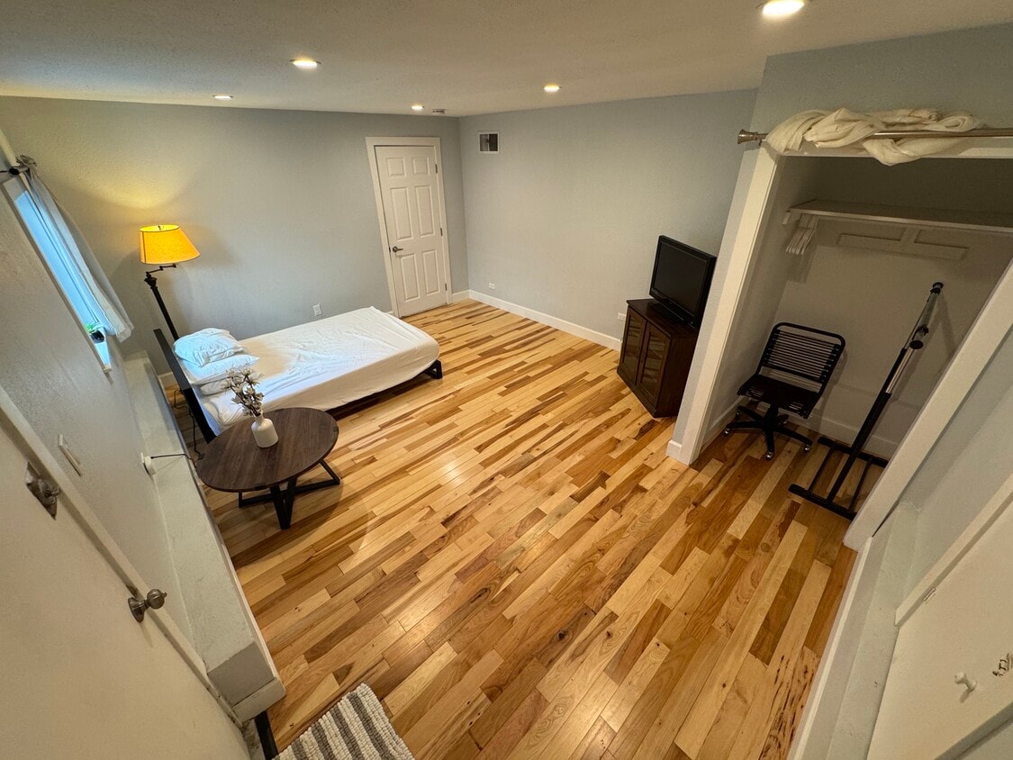 Photo - 4816 Bond St (Oakland, CA)