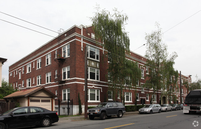 Building Photo - Roy Vue Apartments