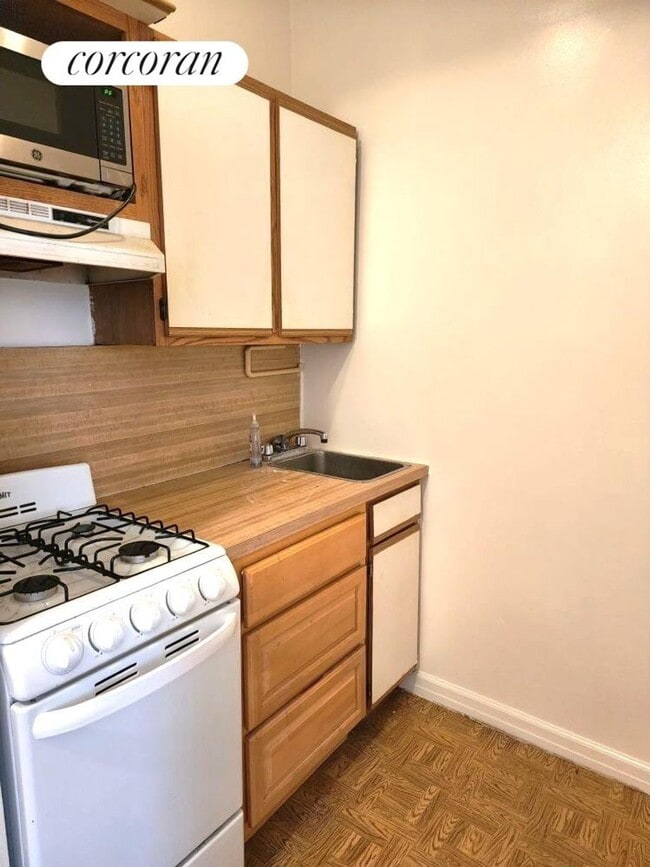 Building Photo - 120 W 73rd St