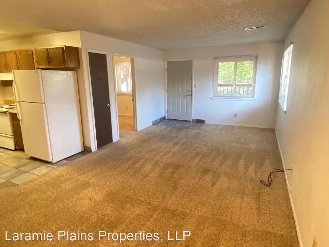 Primary Photo - 1415 E Gibbon St