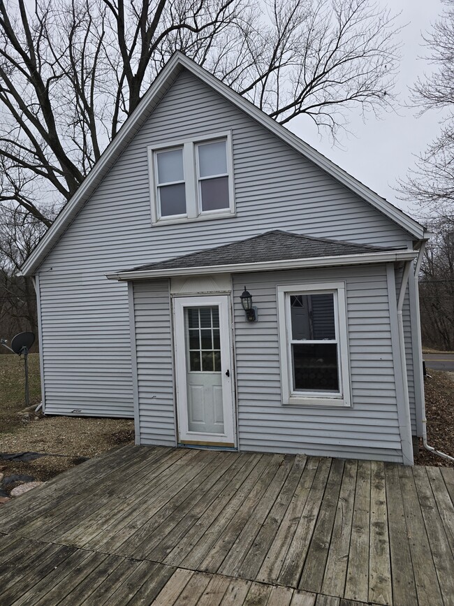 Building Photo - 615 Pekin Ave