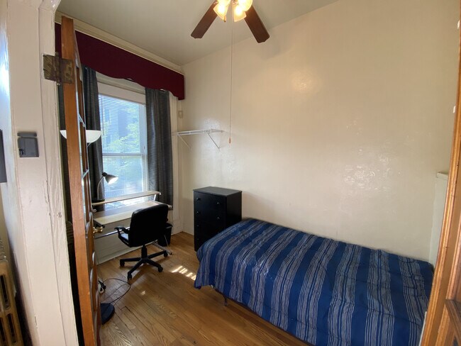 Front Bedroom - FL2 - View 2 - 917 S Loomis St