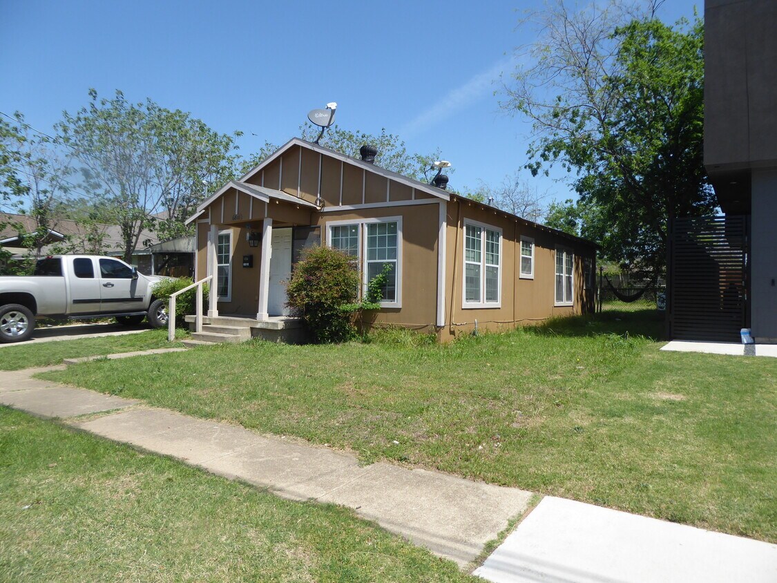 Primary Photo - 6810 Webster St