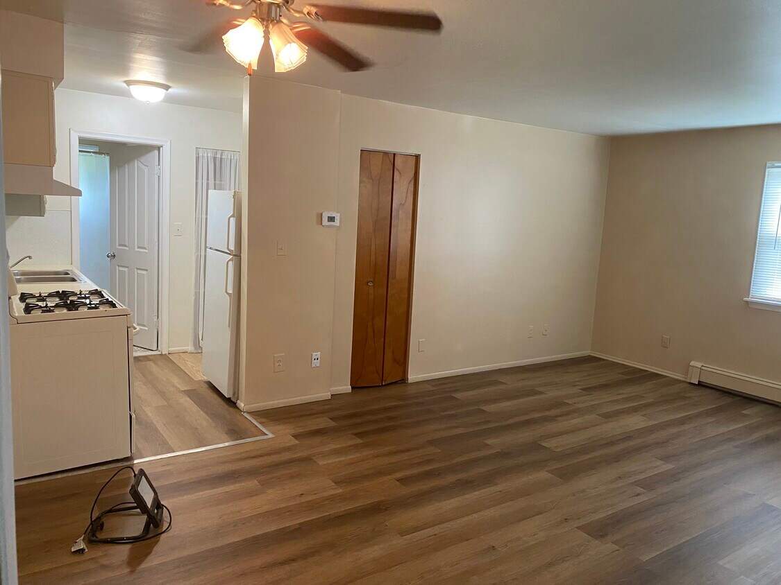 imagen tomada del mismo edificio, apartamento diferente - 47129 Jefferson Ave