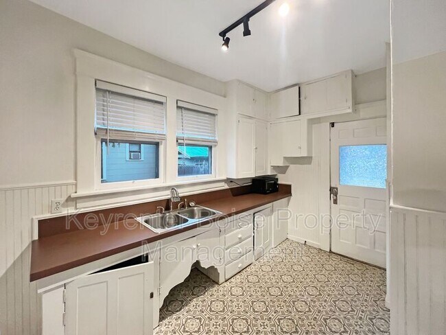 Foto del edificio - 1818 W Washington St