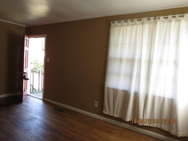 Building Photo - 401 New River Dr