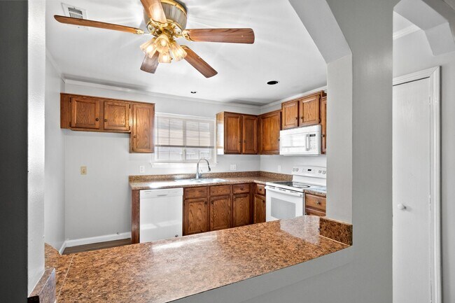 Foto del edificio - Charming 2 bed 2 bath Condo in the Heart o...