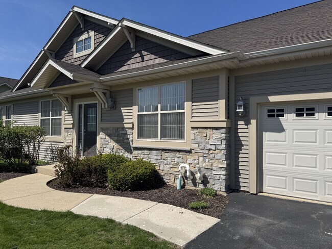 Foto del edificio - 7585 Western Gailes Dr